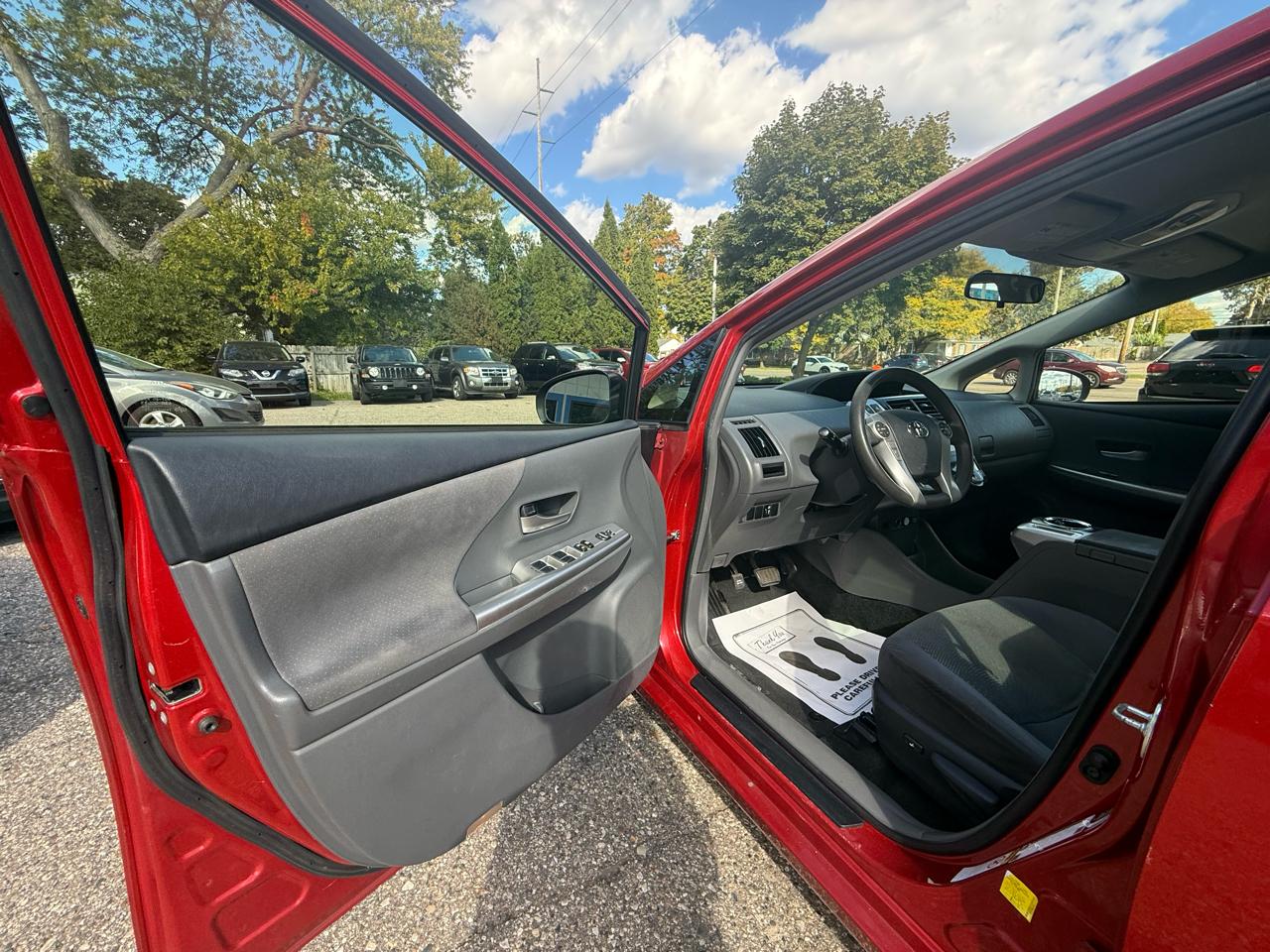 Toyota Prius V  2013