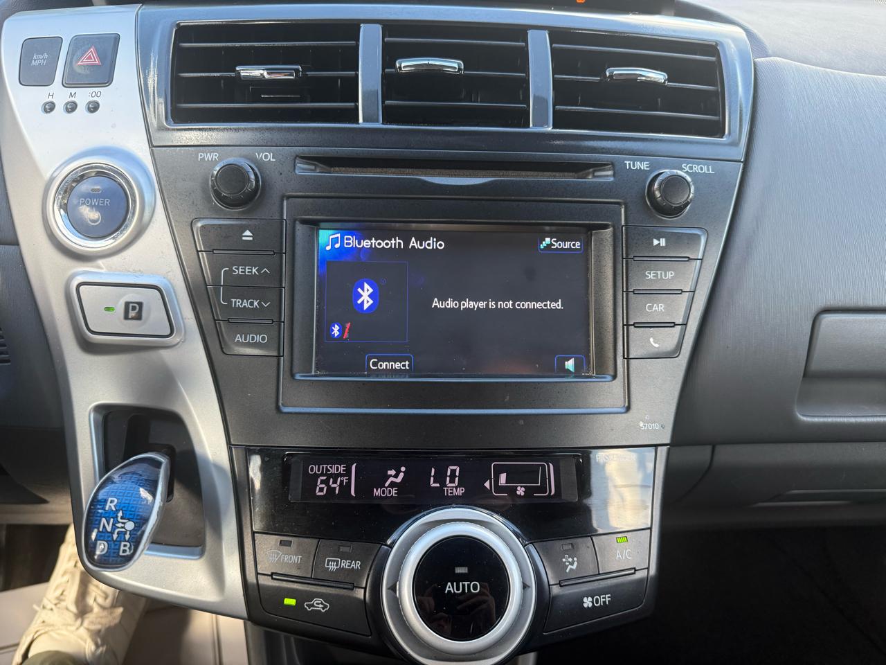 Toyota Prius V  2013