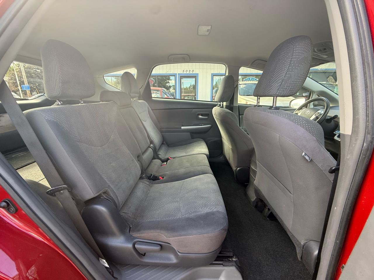 Toyota Prius V  2013