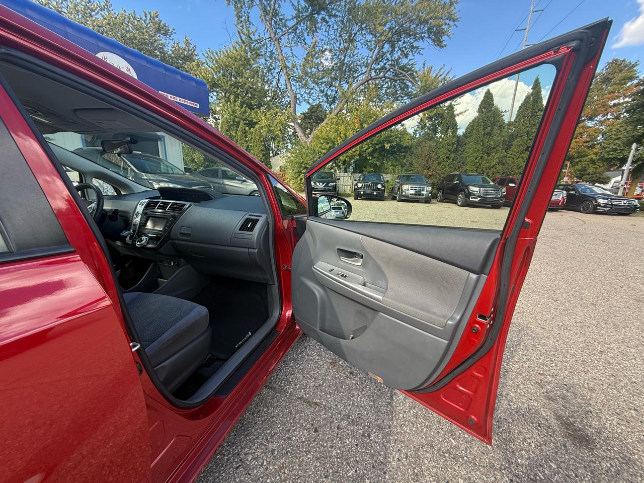 Toyota Prius V  2013