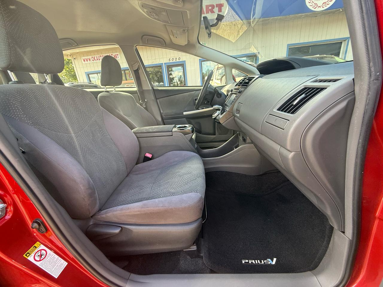 Toyota Prius V  2013