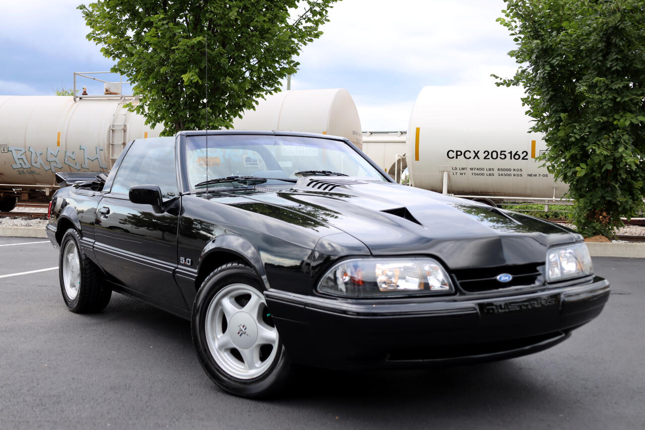 1993 Ford Mustang Convertible LX photo 2