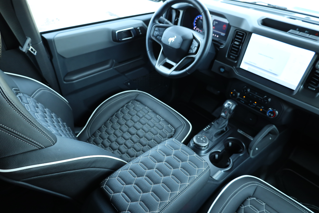 2024 Ford Bronco First Edition photo 4