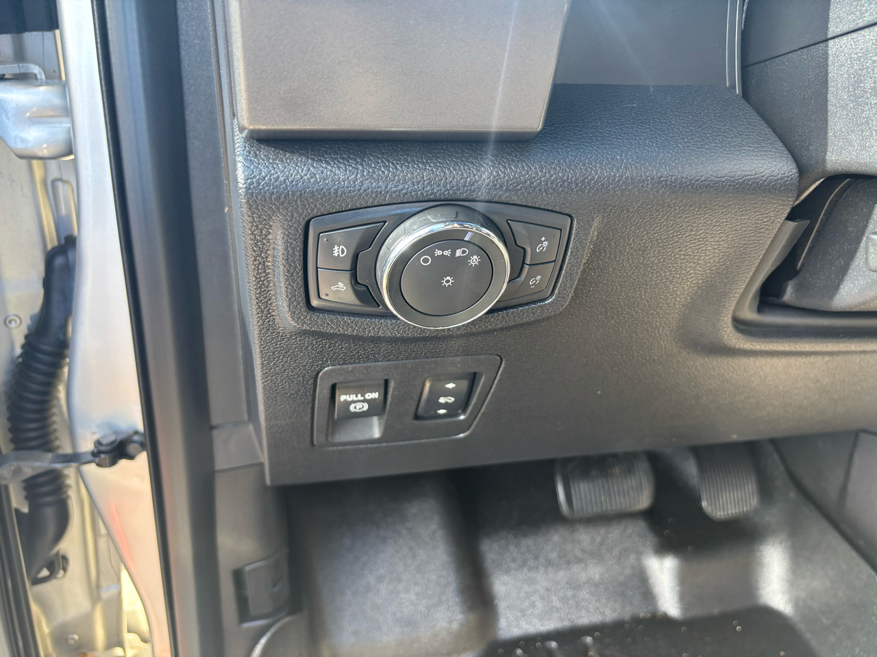 2016 Ford F-150 photo 21