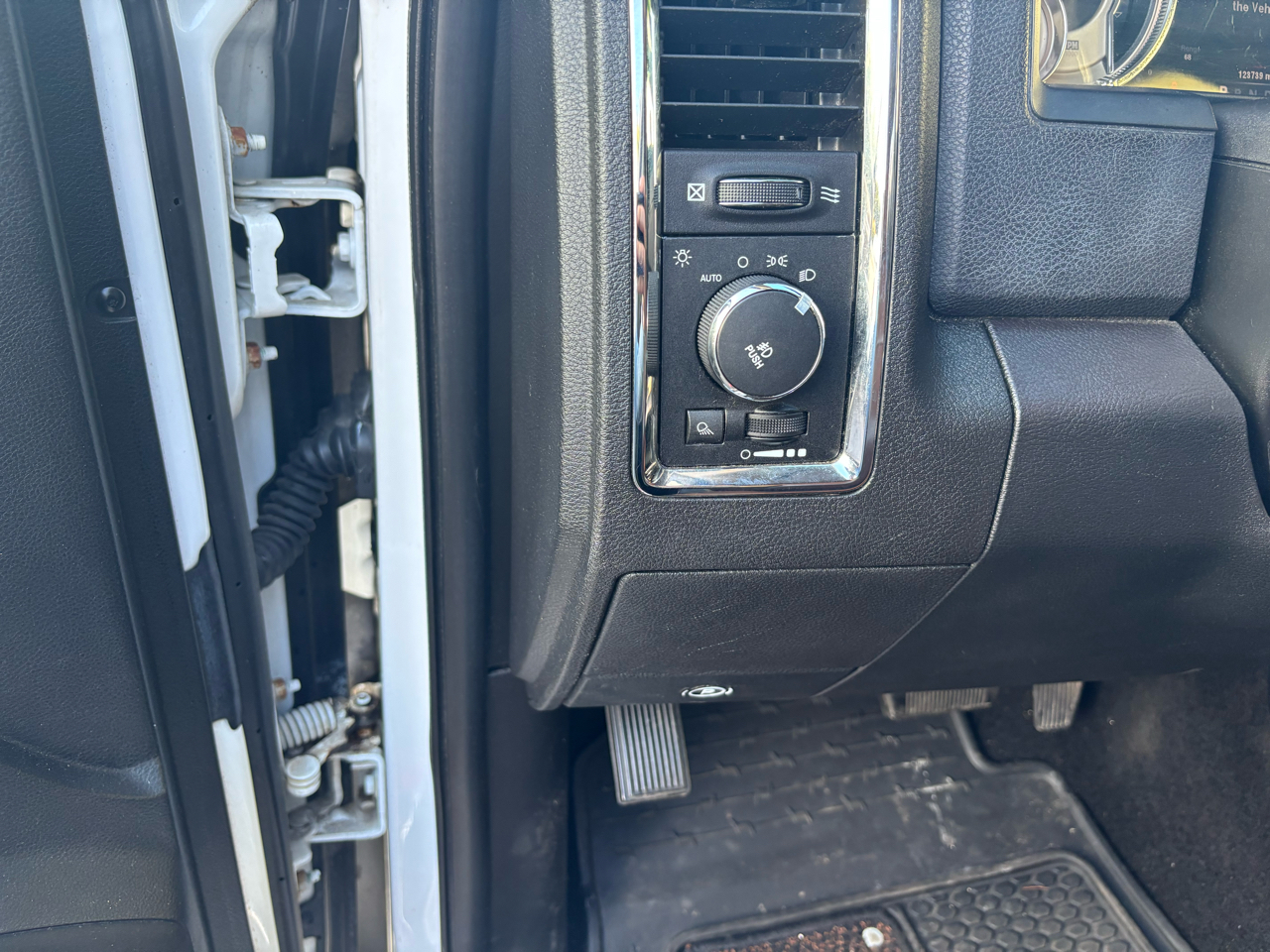 2013 Ram 3500 Longhorn photo 23