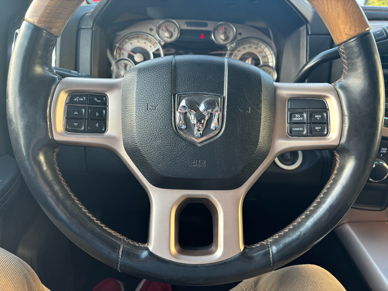 2013 Ram 3500 Longhorn photo 24