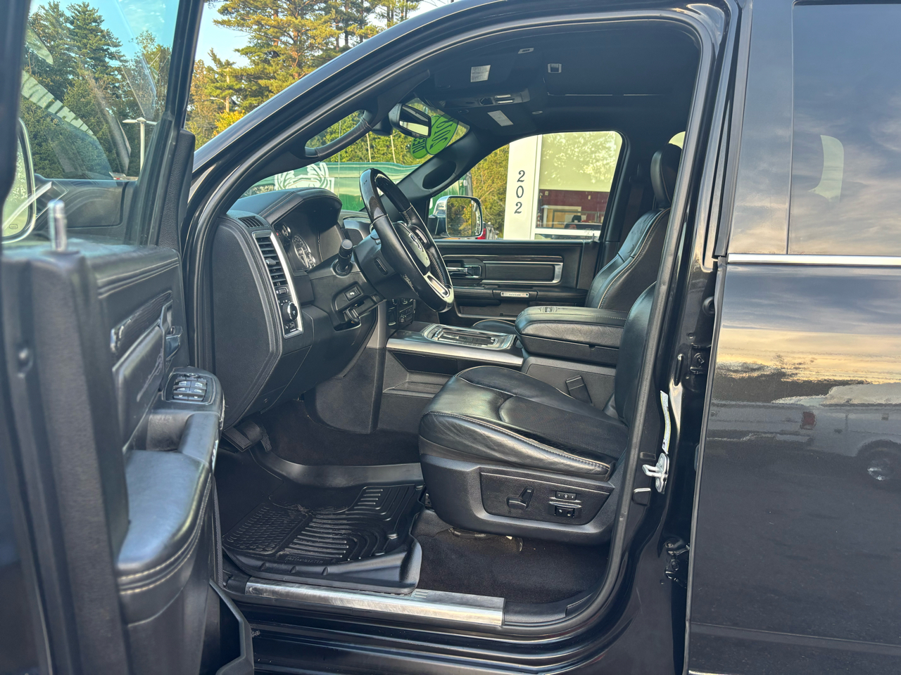 2018 Ram 2500 Longhorn photo 16