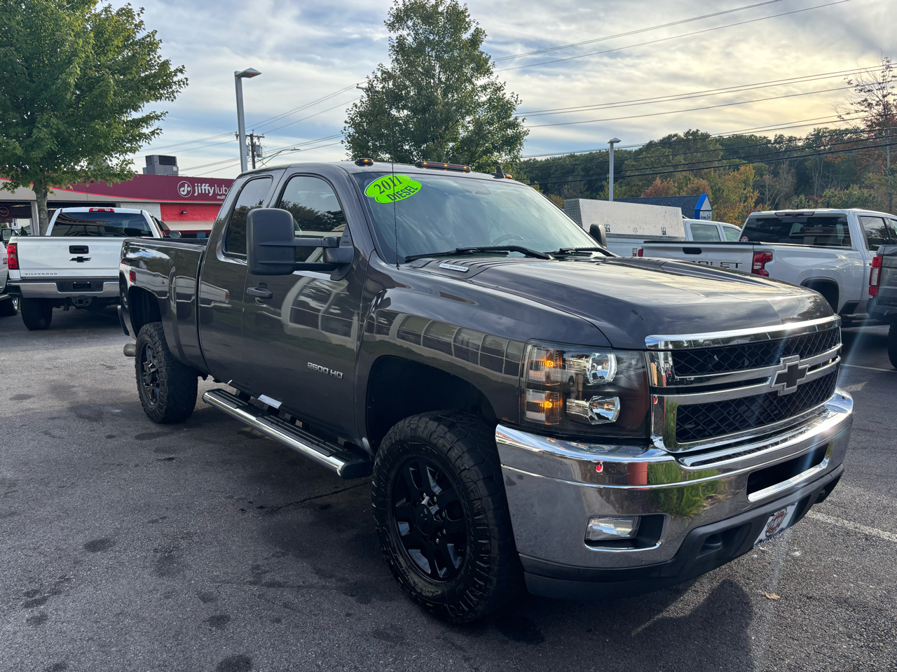 2011 Chevrolet Silverado LT photo 3