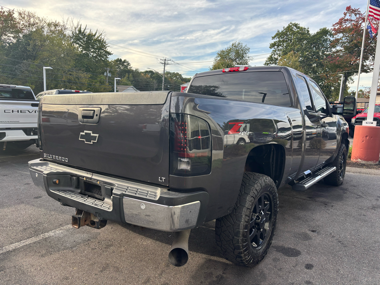 2011 Chevrolet Silverado LT photo 6