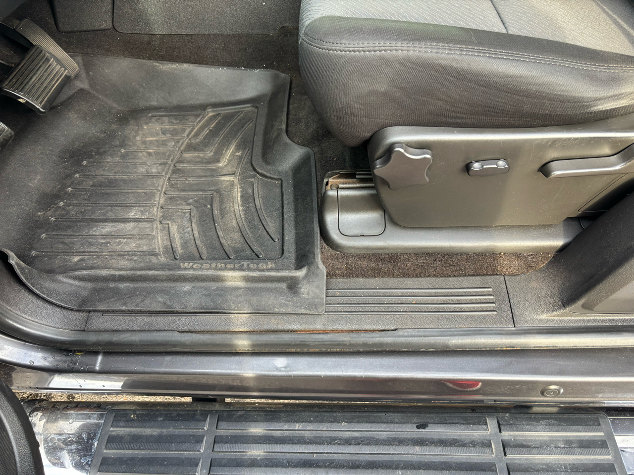 2011 Chevrolet Silverado LT photo 14