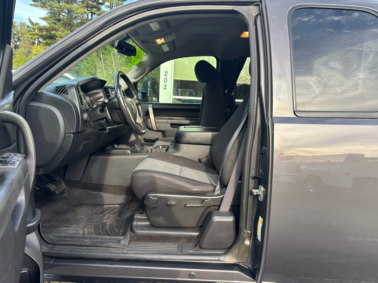 2011 Chevrolet Silverado LT photo 15