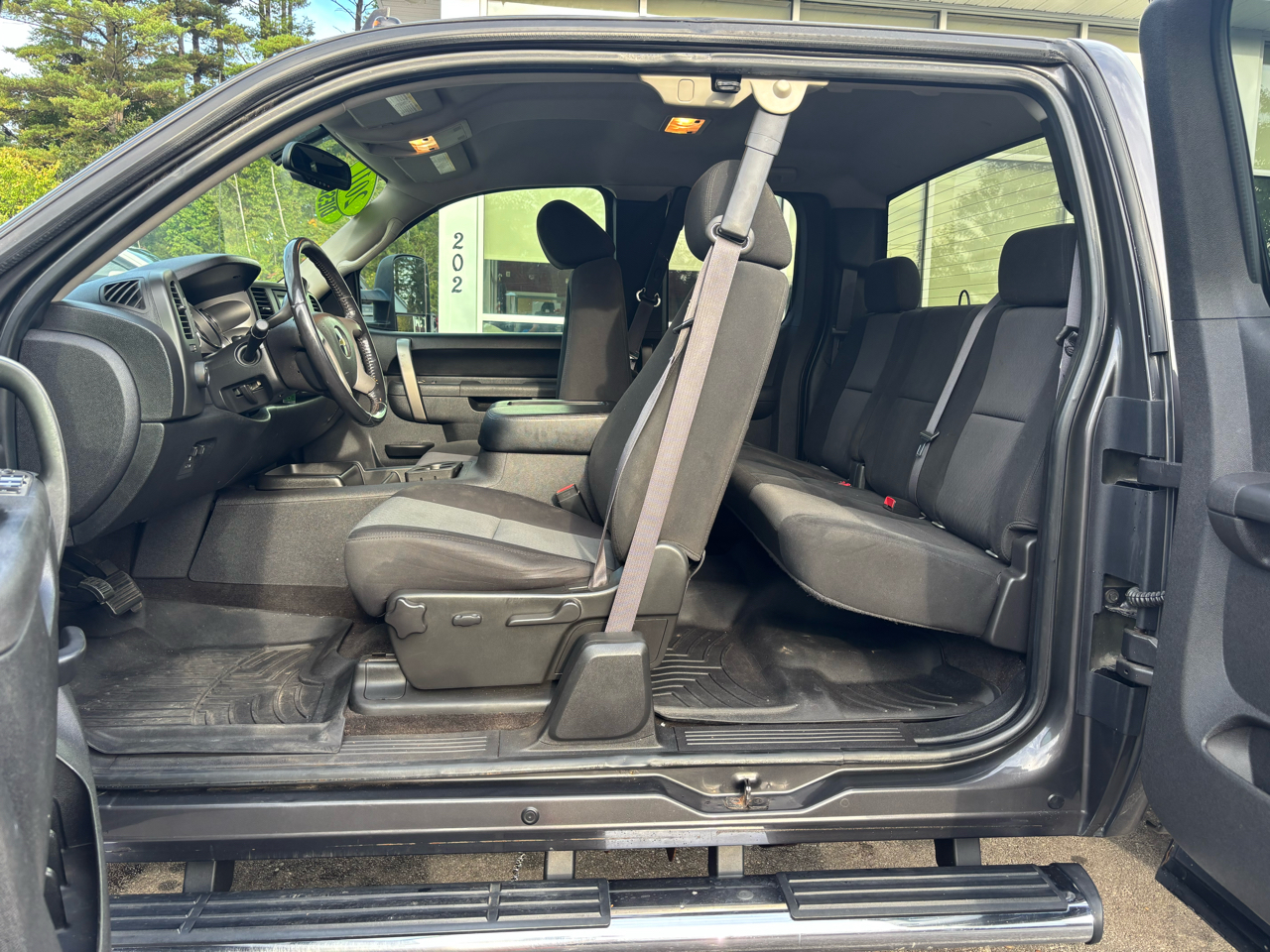 2011 Chevrolet Silverado LT photo 19
