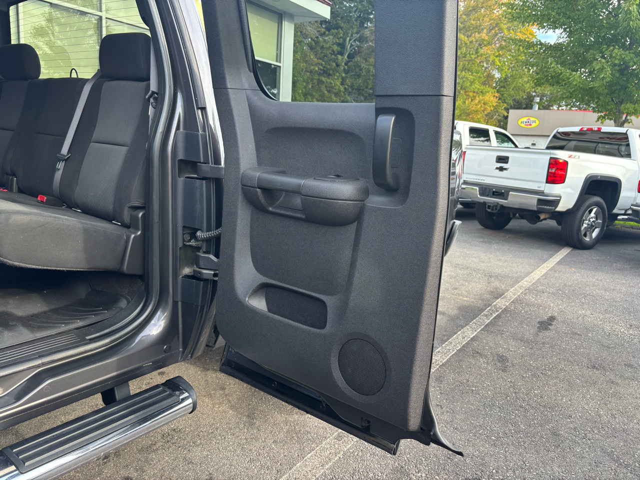 2011 Chevrolet Silverado LT photo 21