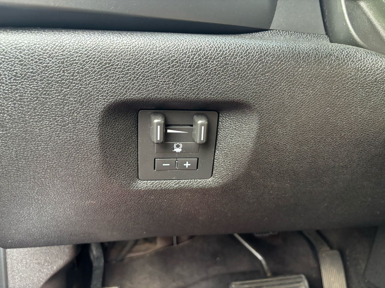 2011 Chevrolet Silverado LT photo 22