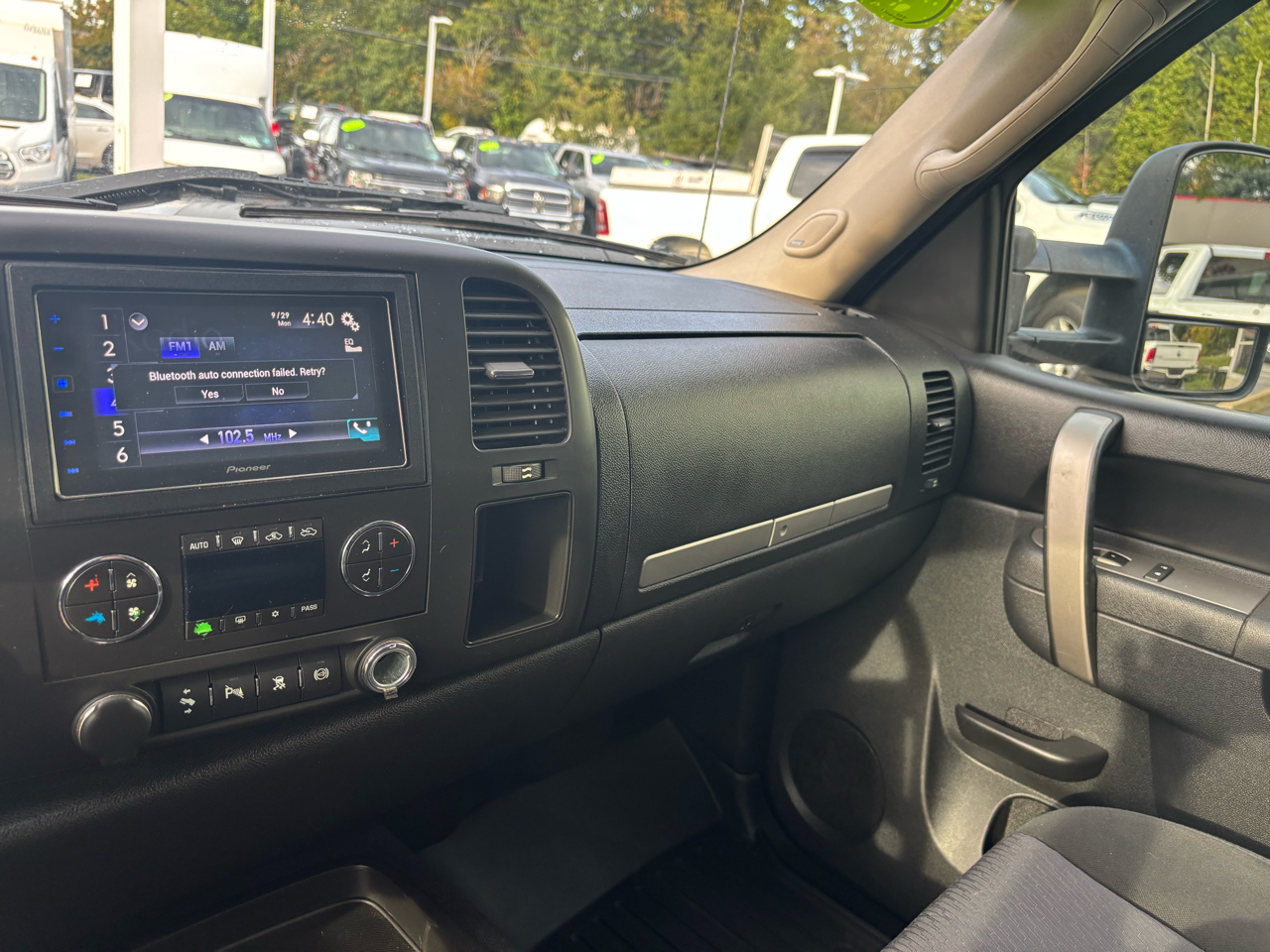 2011 Chevrolet Silverado LT photo 25
