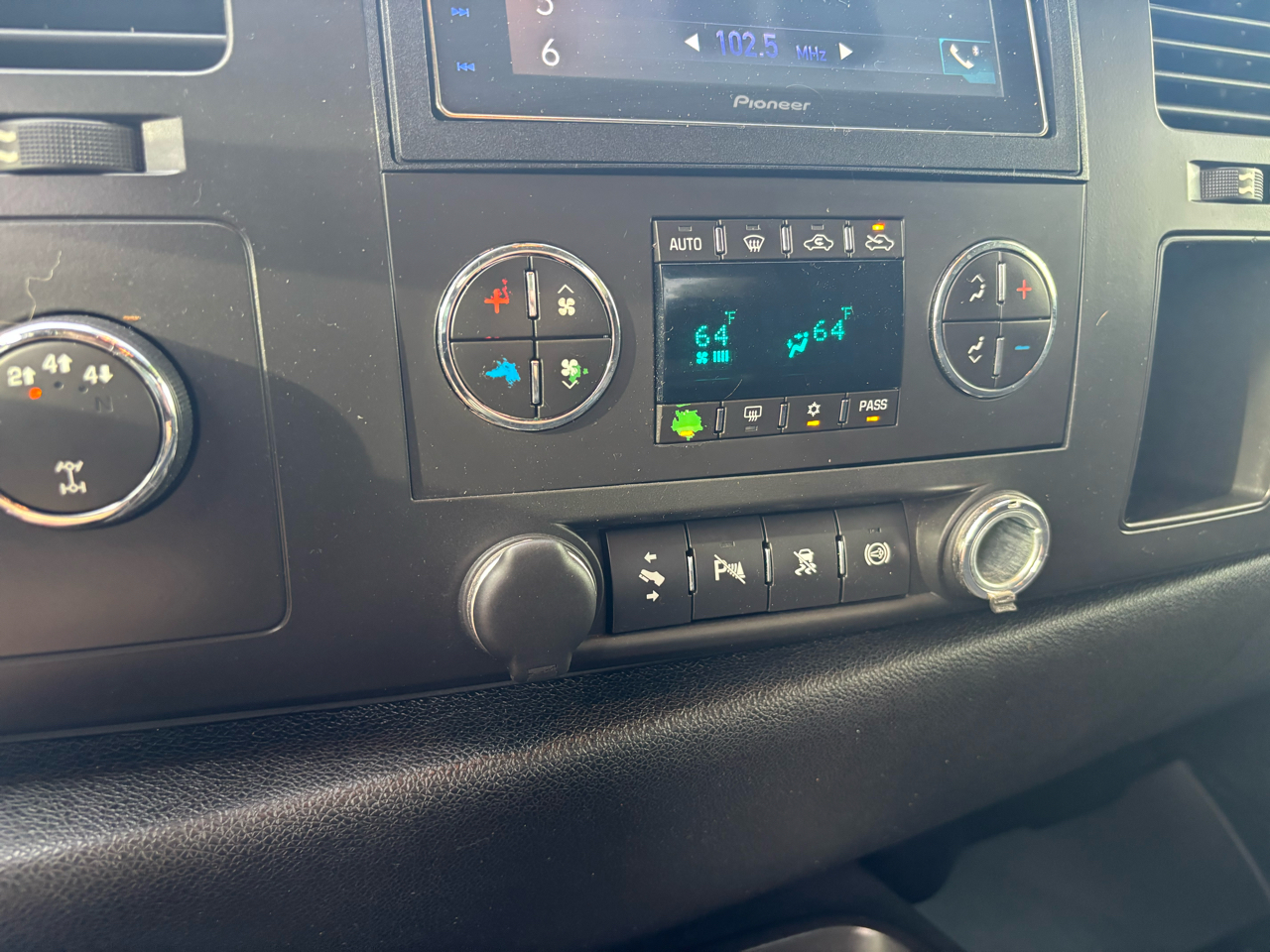2011 Chevrolet Silverado LT photo 26