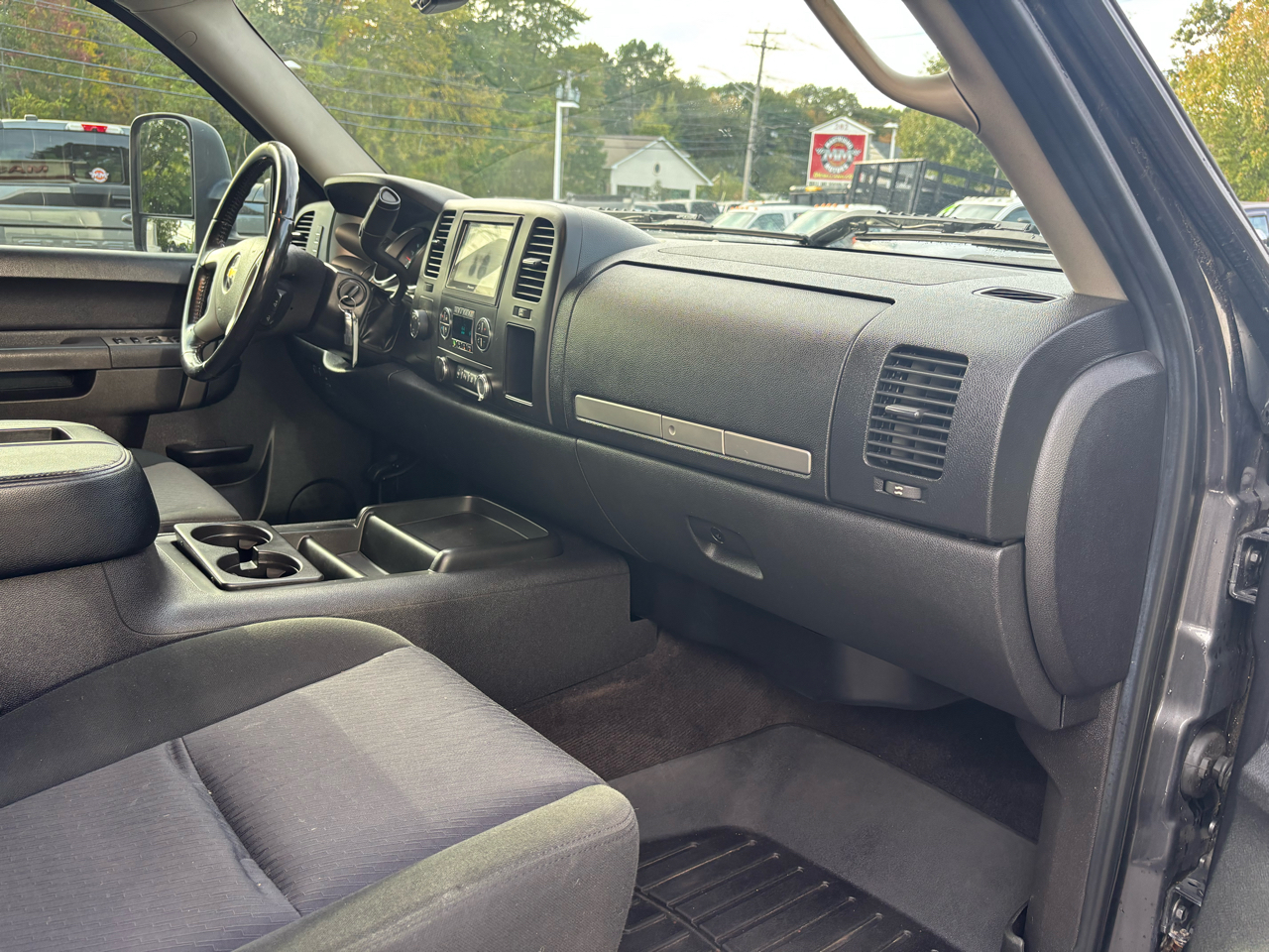 2011 Chevrolet Silverado LT photo 31