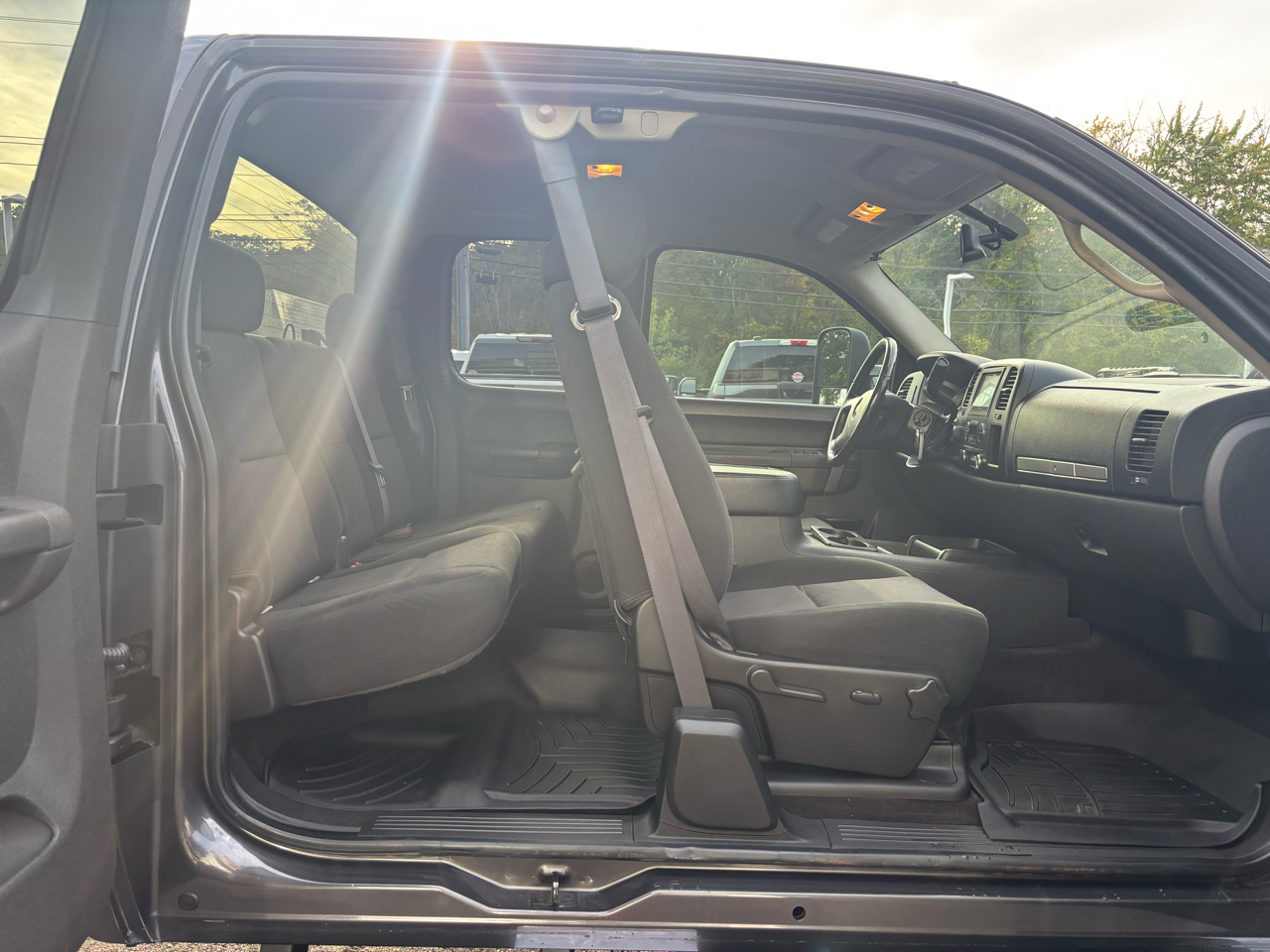 2011 Chevrolet Silverado LT photo 32