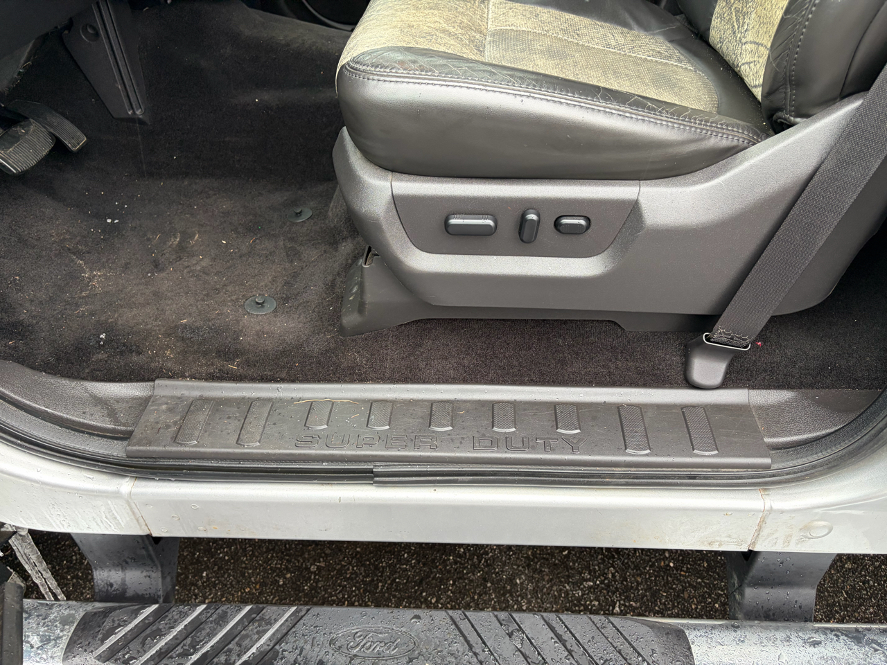 Ford Super Duty F-350 SRW  2011