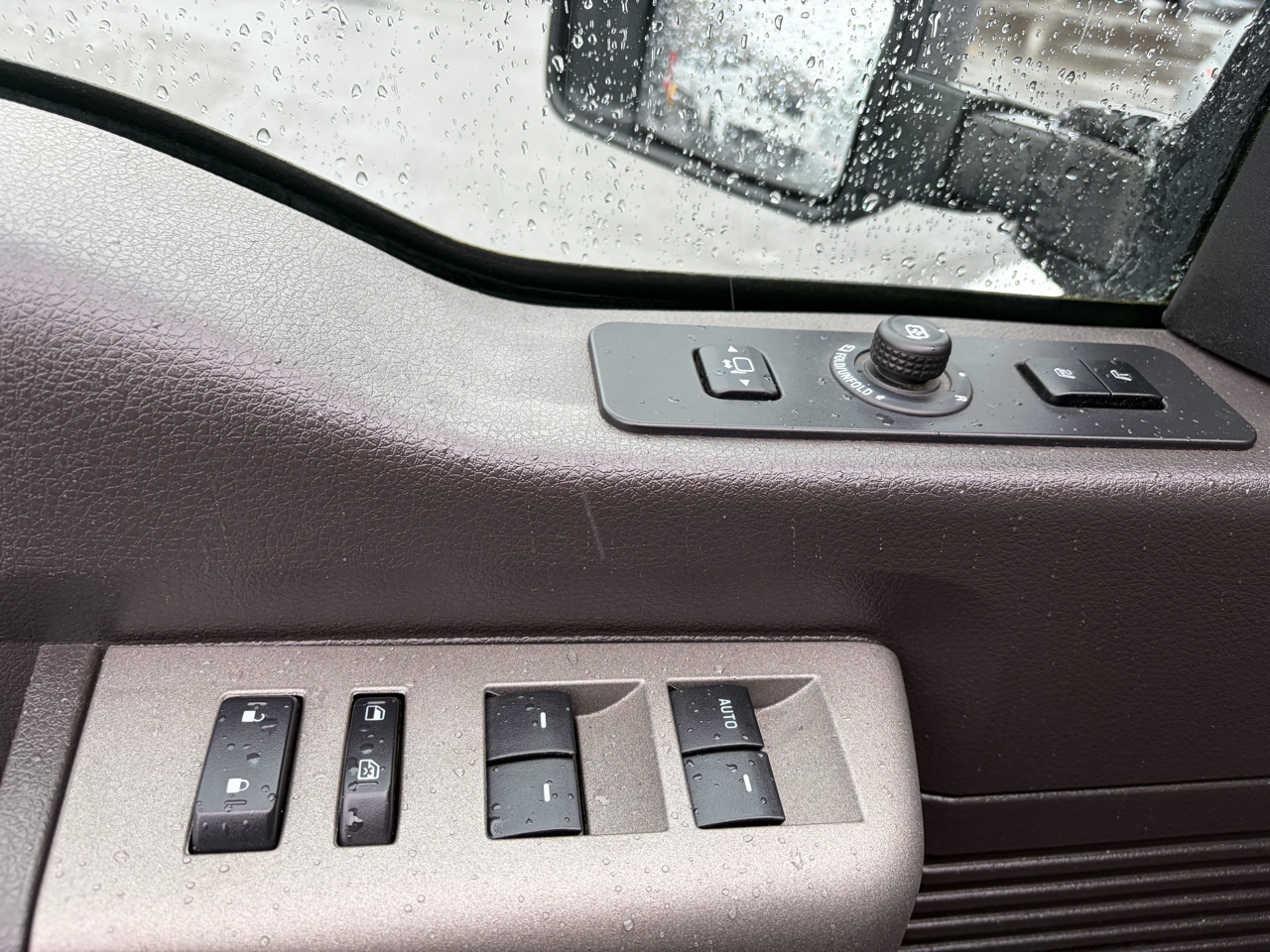 Ford Super Duty F-350 SRW  2011