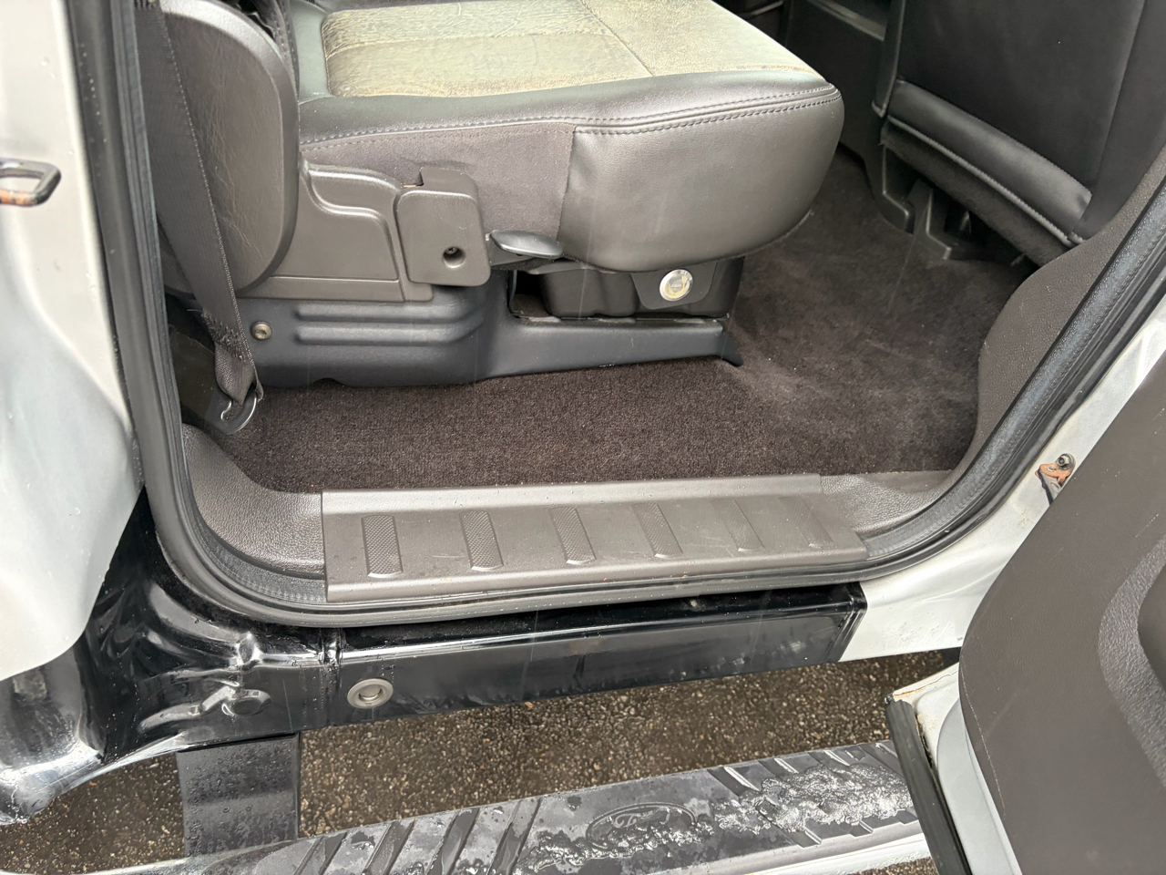 Ford Super Duty F-350 SRW  2011