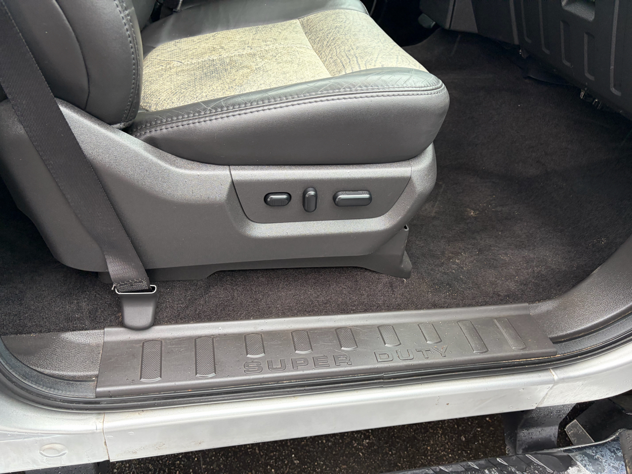 Ford Super Duty F-350 SRW  2011