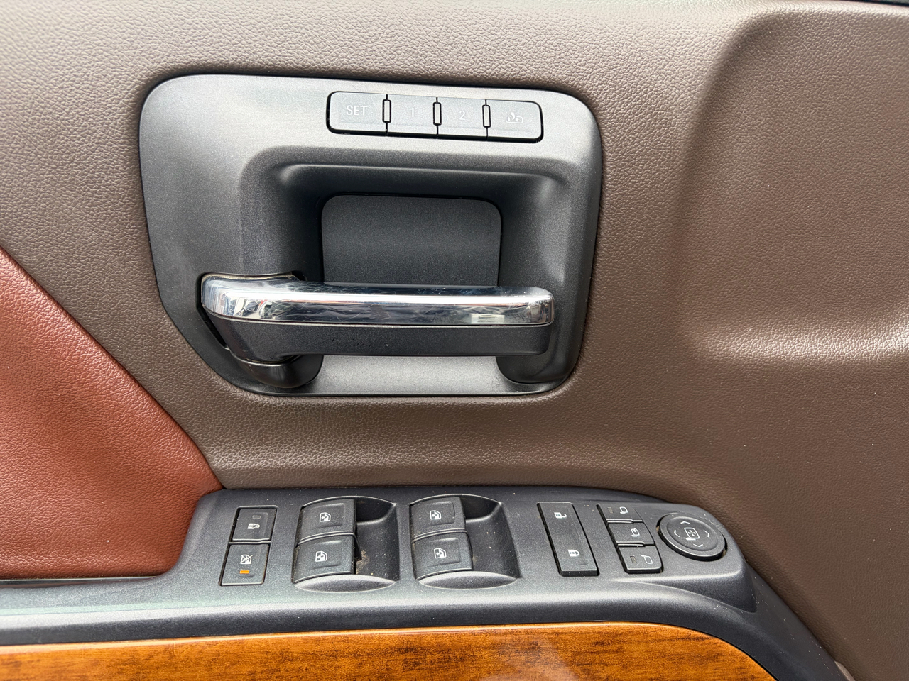 Chevrolet Silverado 2500HD Built After Aug 14  2015