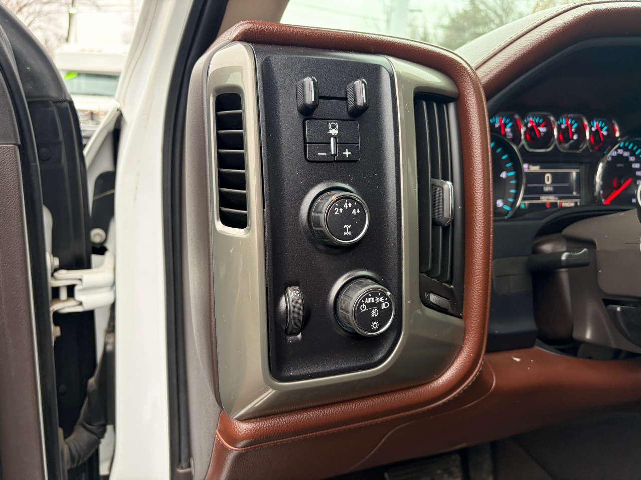 Chevrolet Silverado 2500HD Built After Aug 14  2015