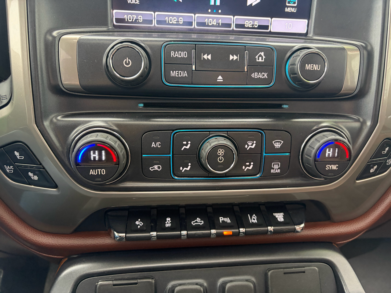 Chevrolet Silverado 2500HD Built After Aug 14  2015