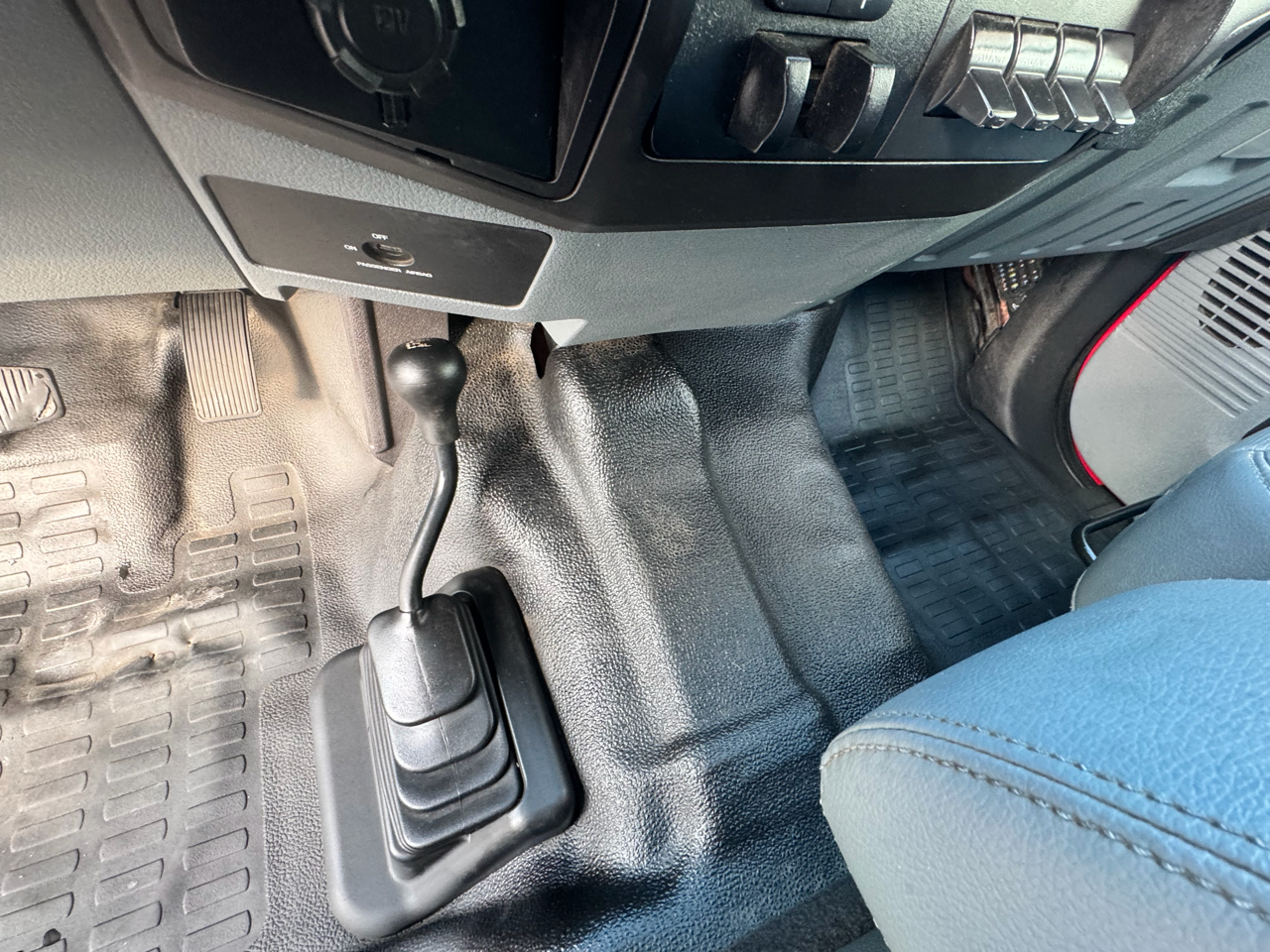 Ford Super Duty F-350 DRW  2015