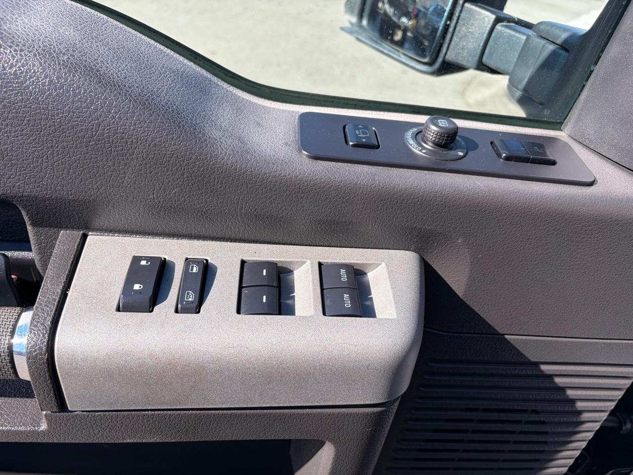 Ford Super Duty F-350 SRW  2015