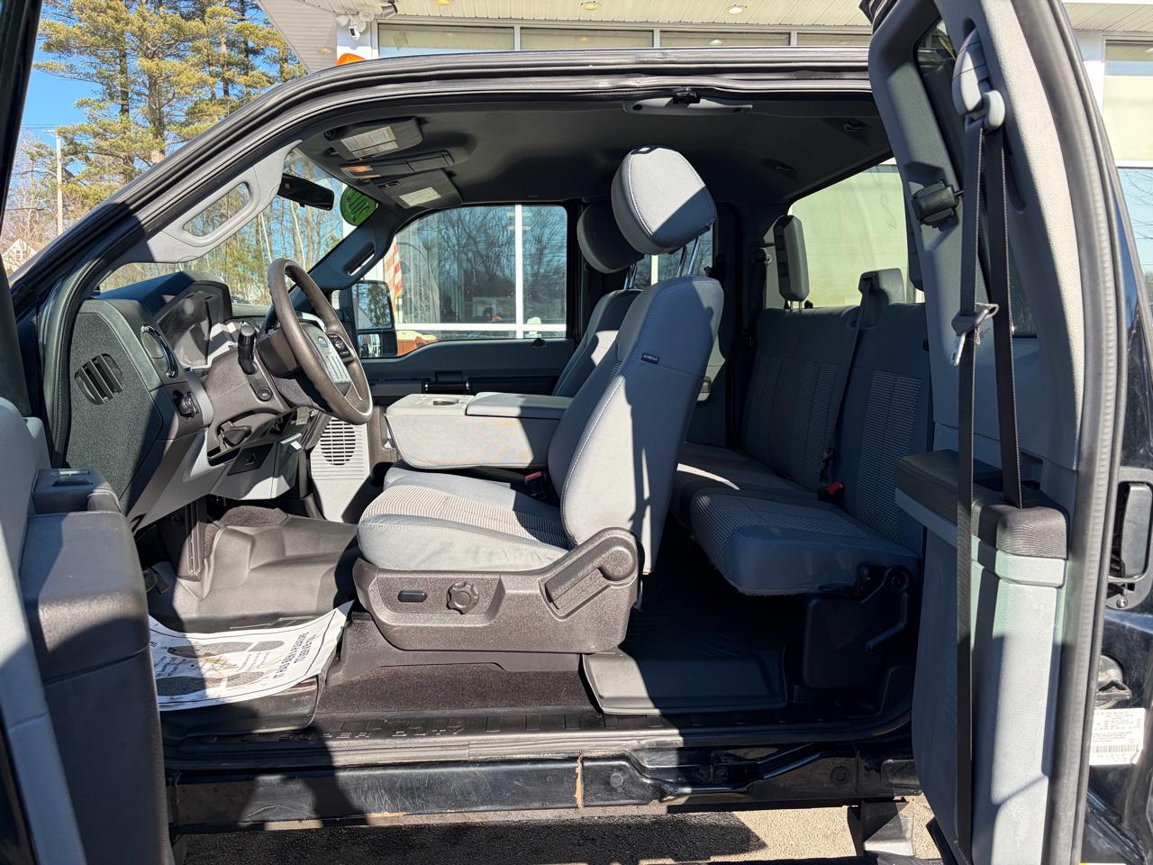 Ford Super Duty F-350 SRW  2012