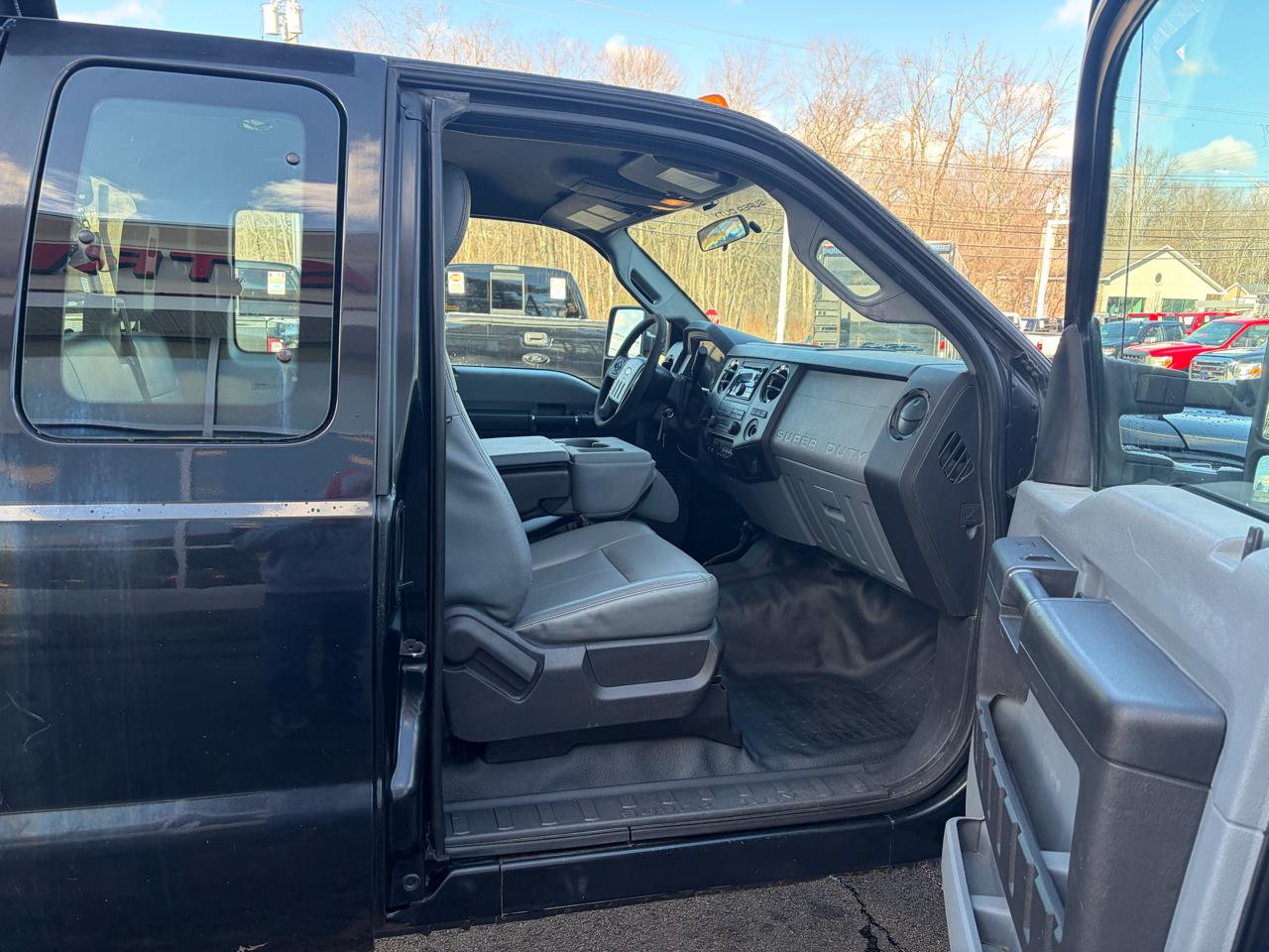 Ford Super Duty F-350 DRW  2015