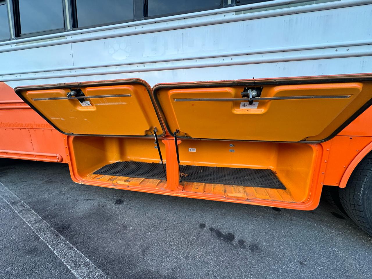 Freightliner B2 Bus Chassis  2009