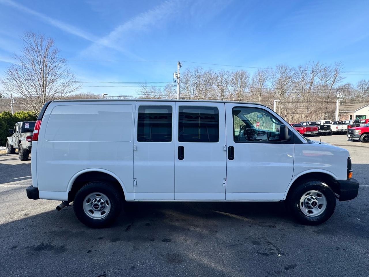 GMC Savana Cargo Van  2013