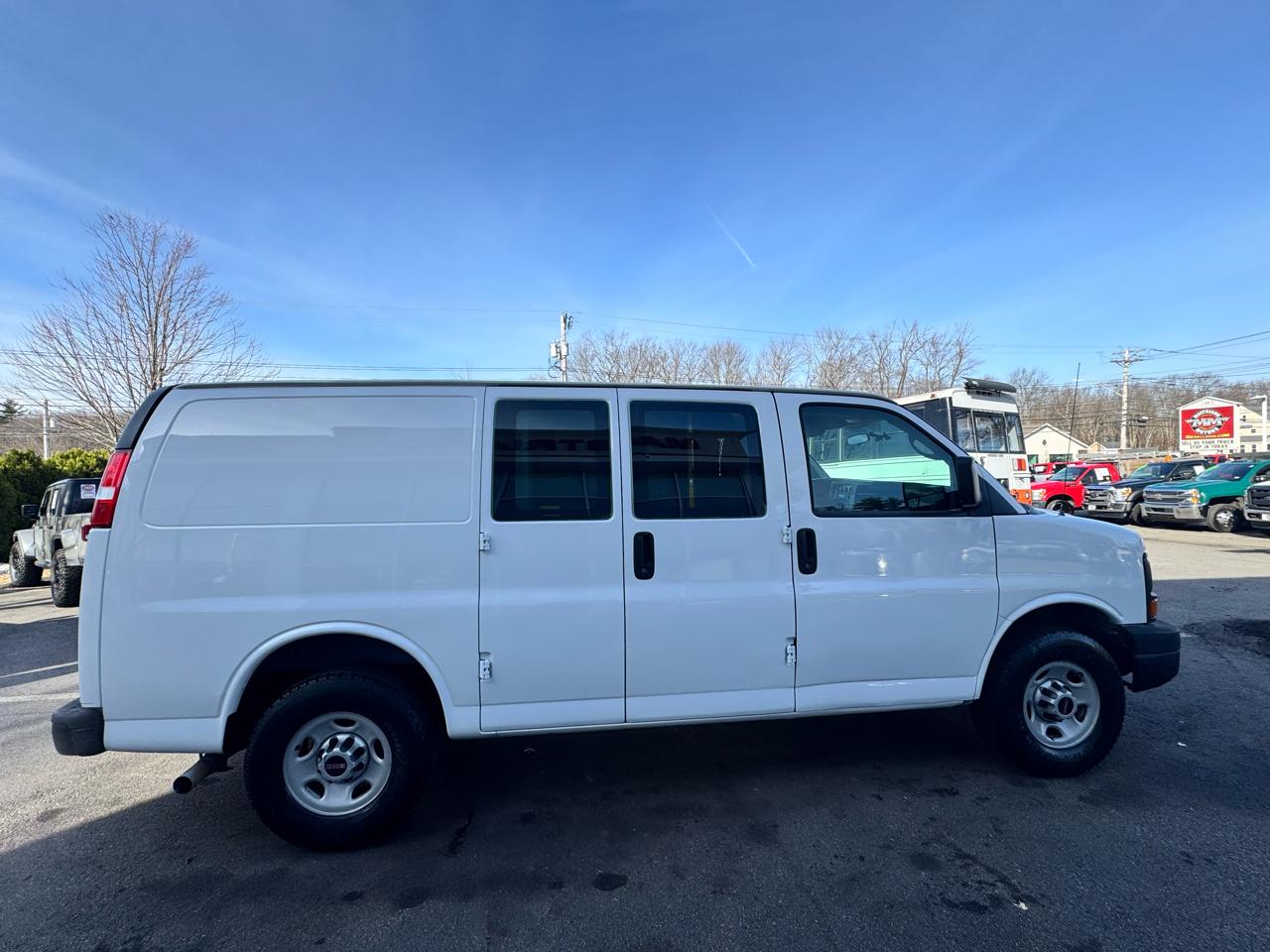 GMC Savana Cargo Van  2013