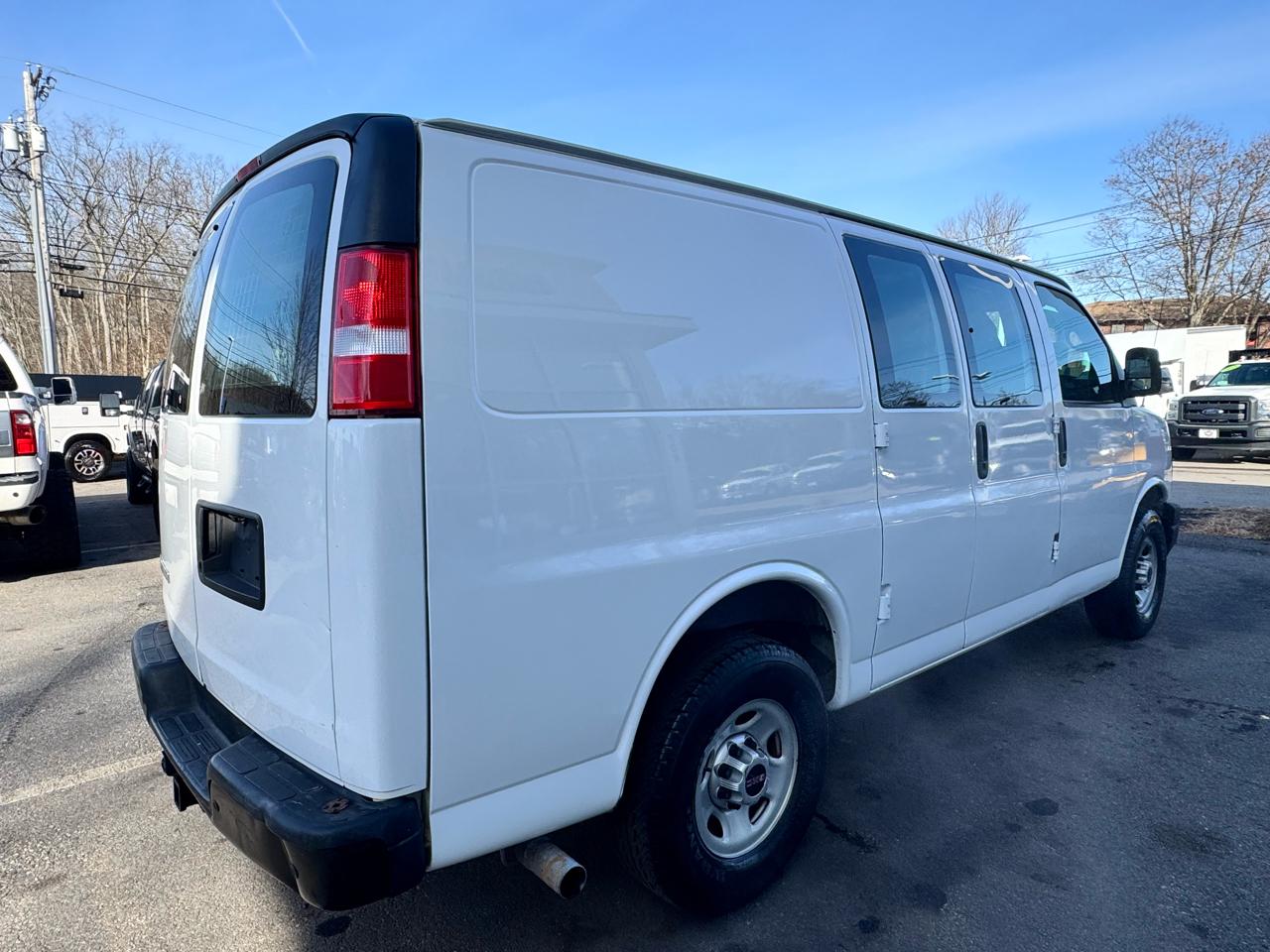 GMC Savana Cargo Van  2013
