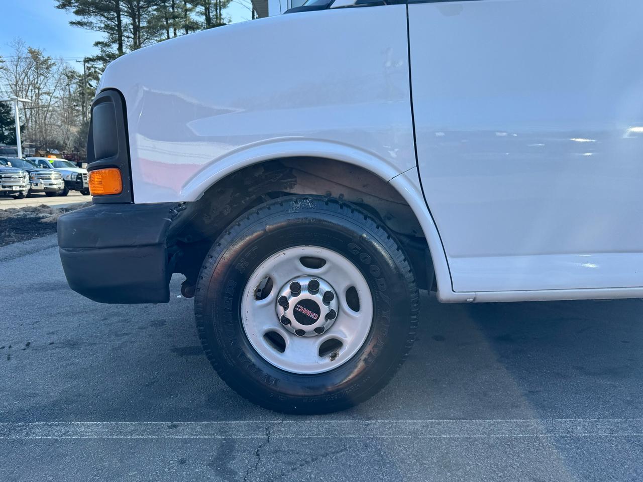 GMC Savana Cargo Van  2013