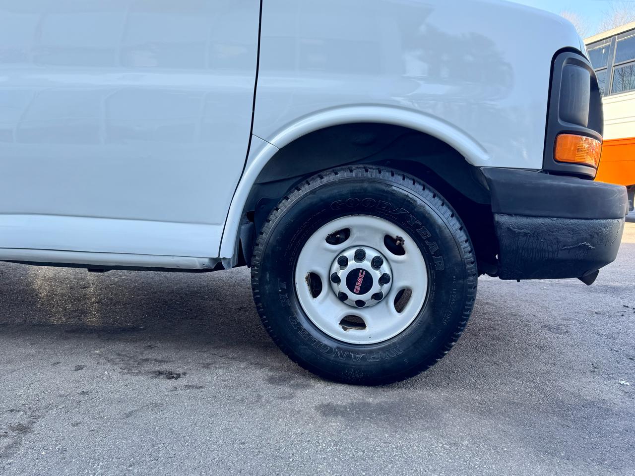 GMC Savana Cargo Van  2013