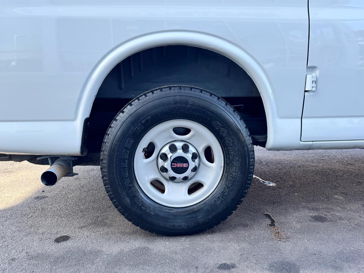 GMC Savana Cargo Van  2013