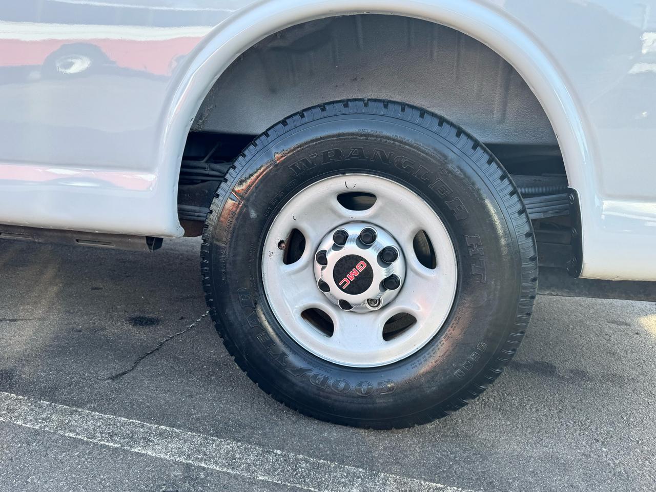 GMC Savana Cargo Van  2013