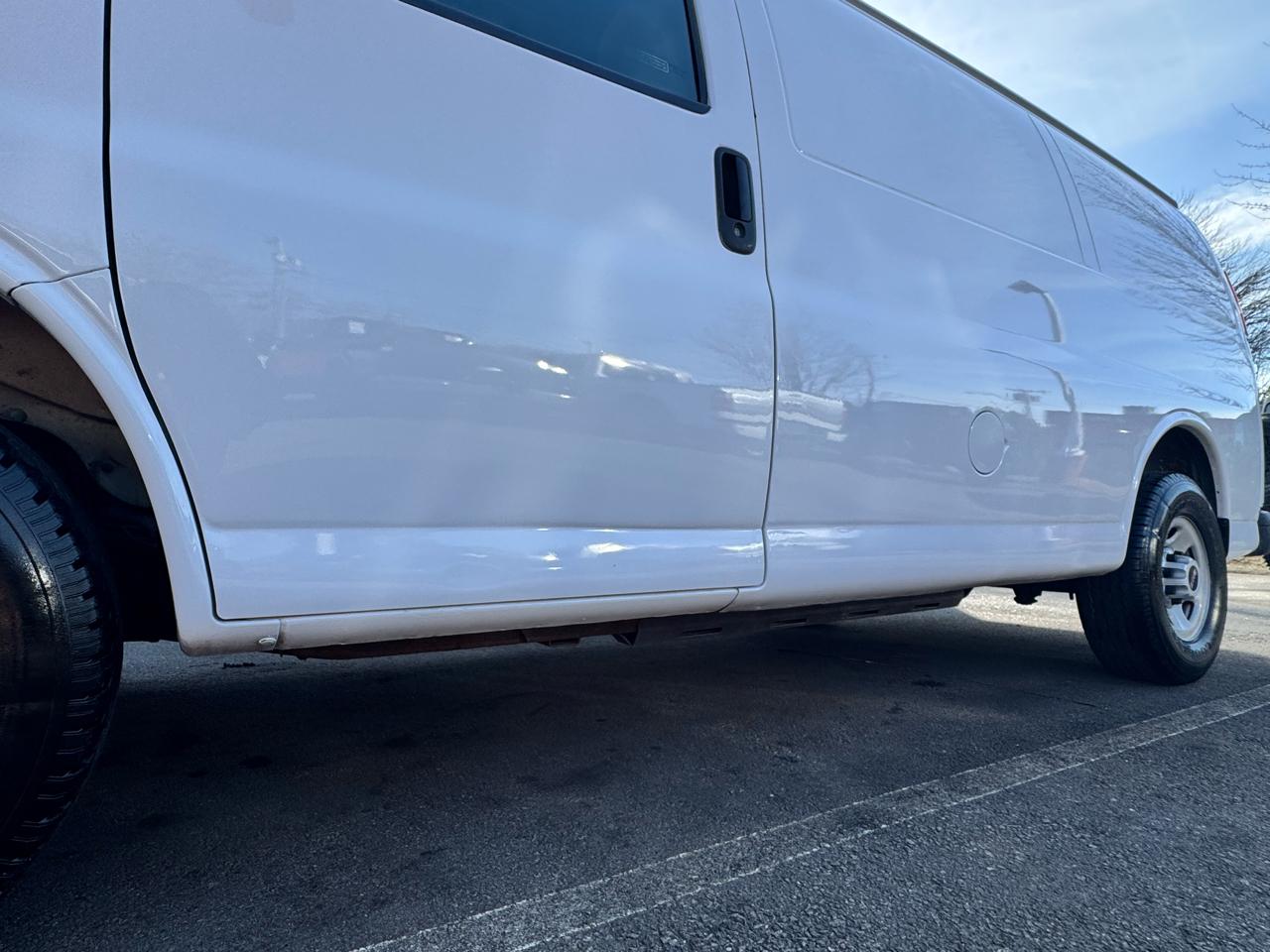 GMC Savana Cargo Van  2013