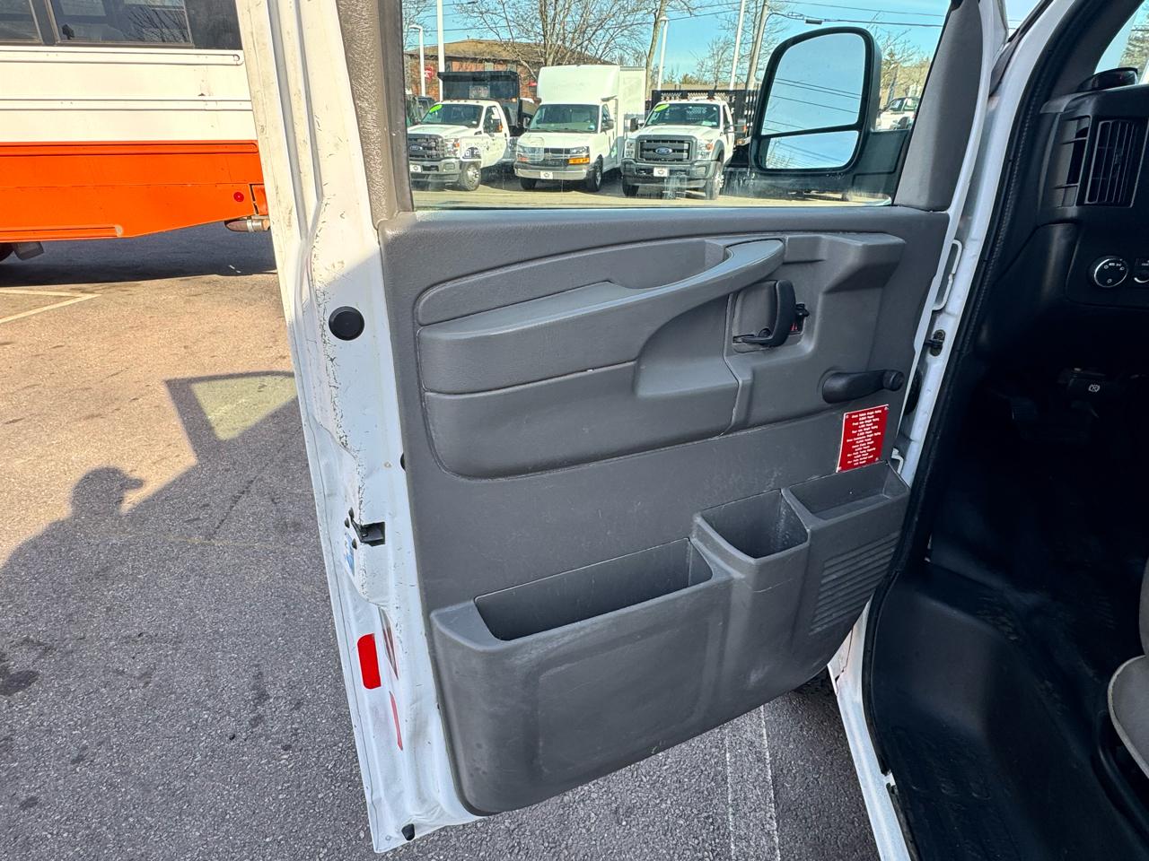 GMC Savana Cargo Van  2013