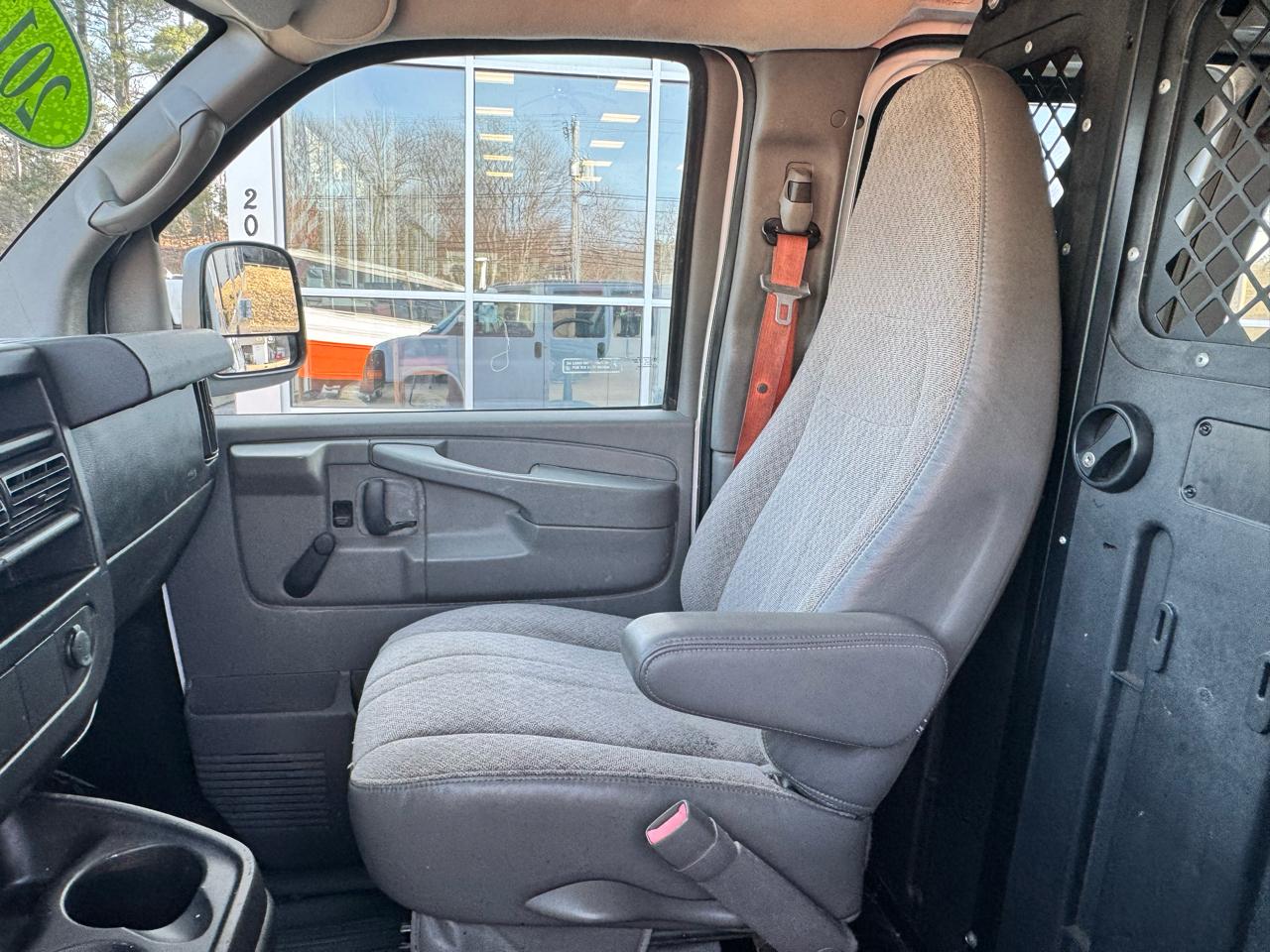 GMC Savana Cargo Van  2013