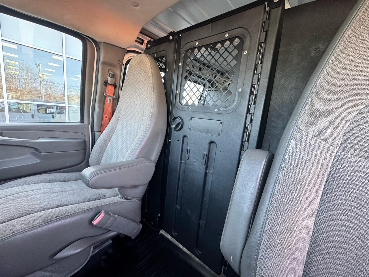 GMC Savana Cargo Van  2013