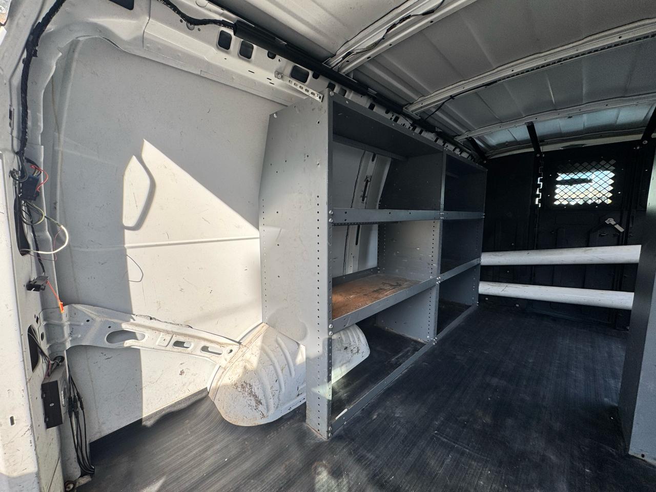 GMC Savana Cargo Van  2013