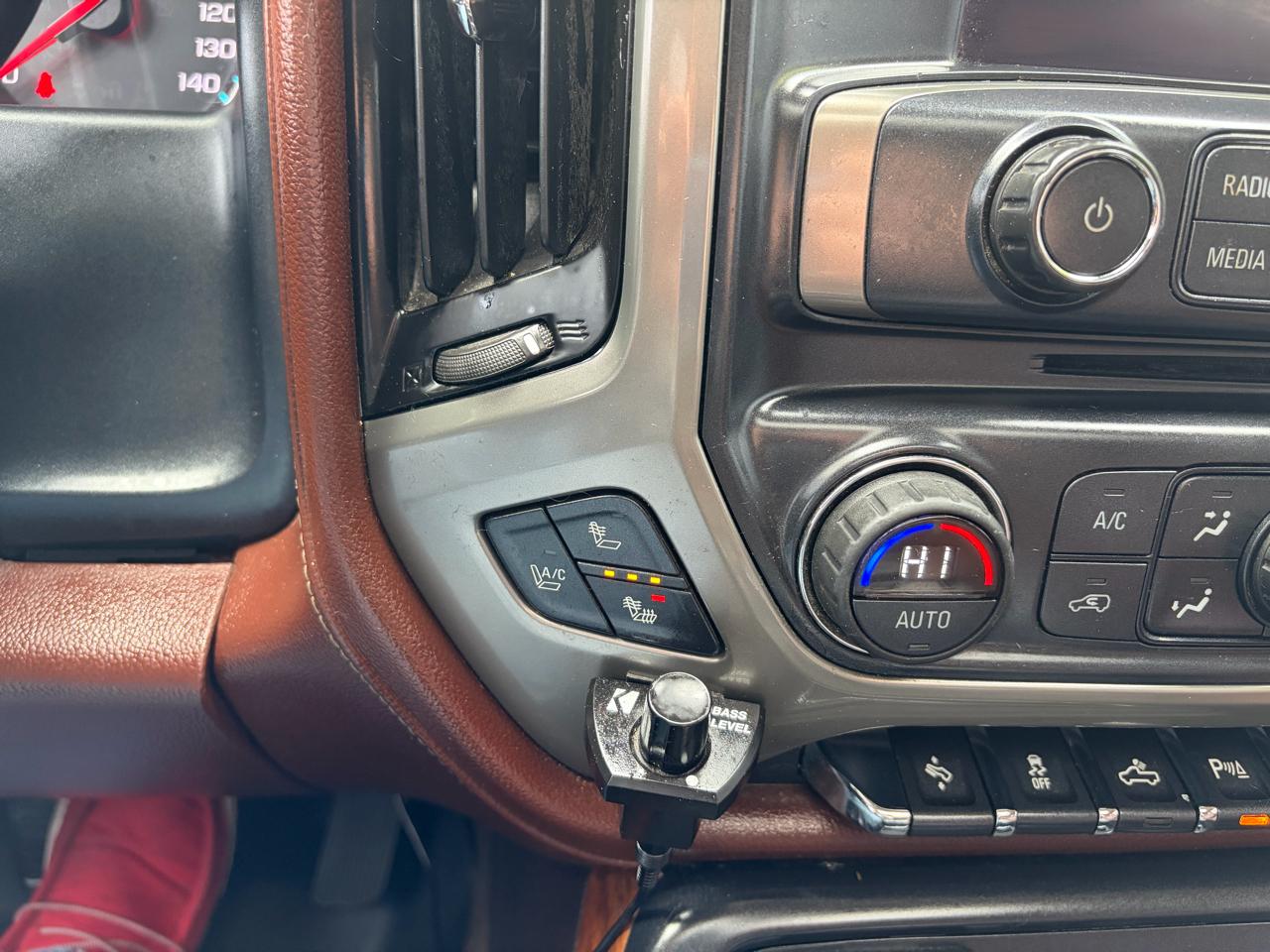 Chevrolet Silverado 2500HD Built After Aug 14  2015