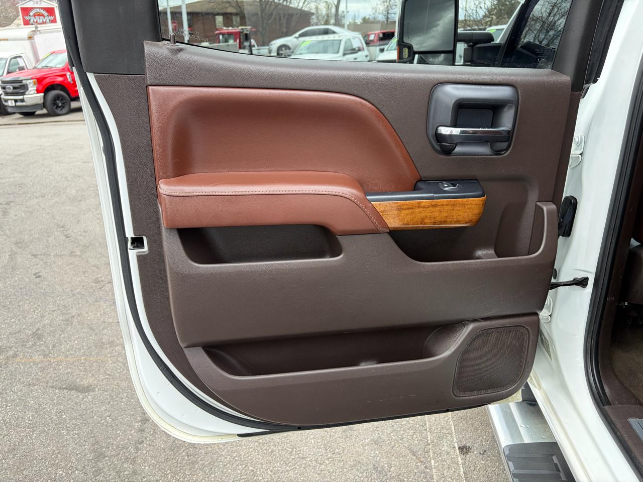 Chevrolet Silverado 2500HD Built After Aug 14  2015