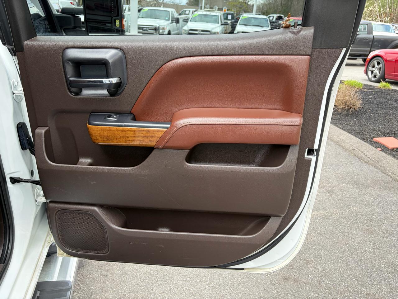 Chevrolet Silverado 2500HD Built After Aug 14  2015