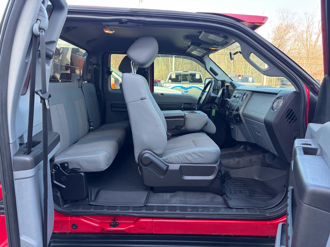 Ford Super Duty F-550 DRW  2013